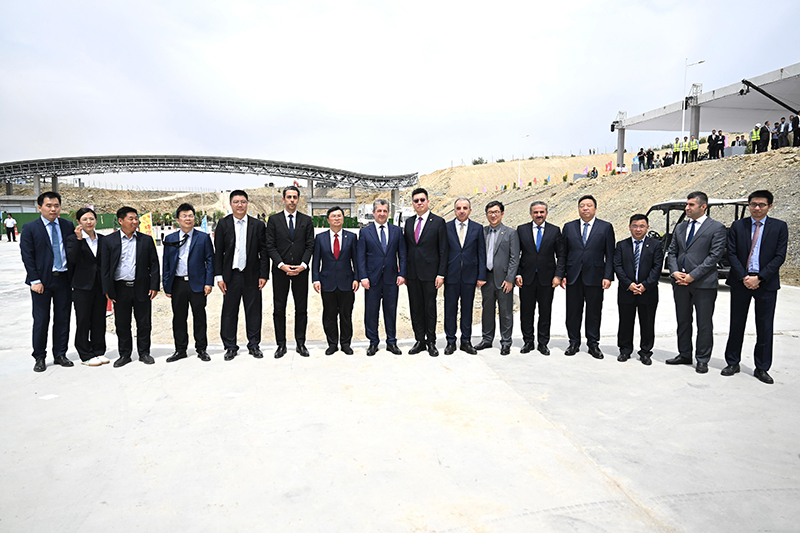 庫區總理與電建和Dabin代表合影.jpg