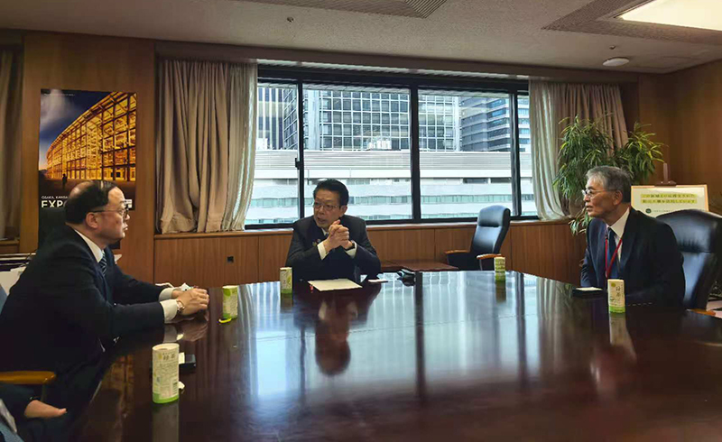 周家義在東京拜會日本經濟產業省大臣武藤·容治.jpg