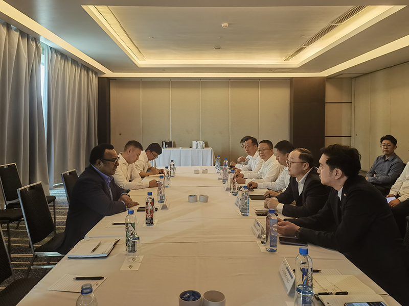 周家義與俾斯麥能源公司董事長卡爾先生會談.jpg