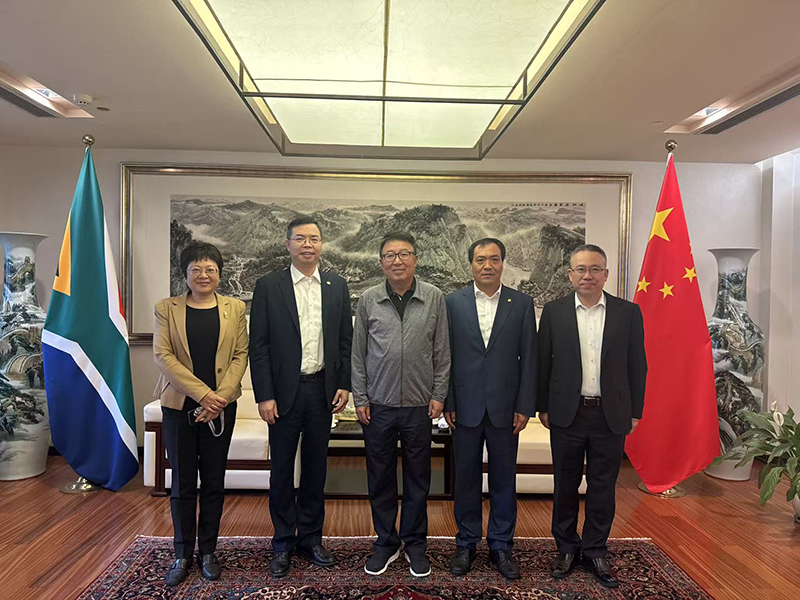 1-與大使合影.jpg