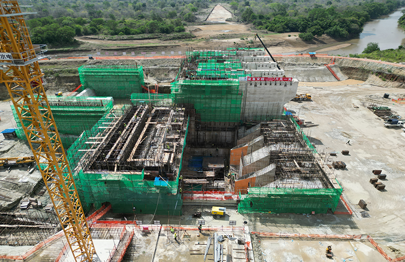 發(fā)電廠房、溢洪道施工.png